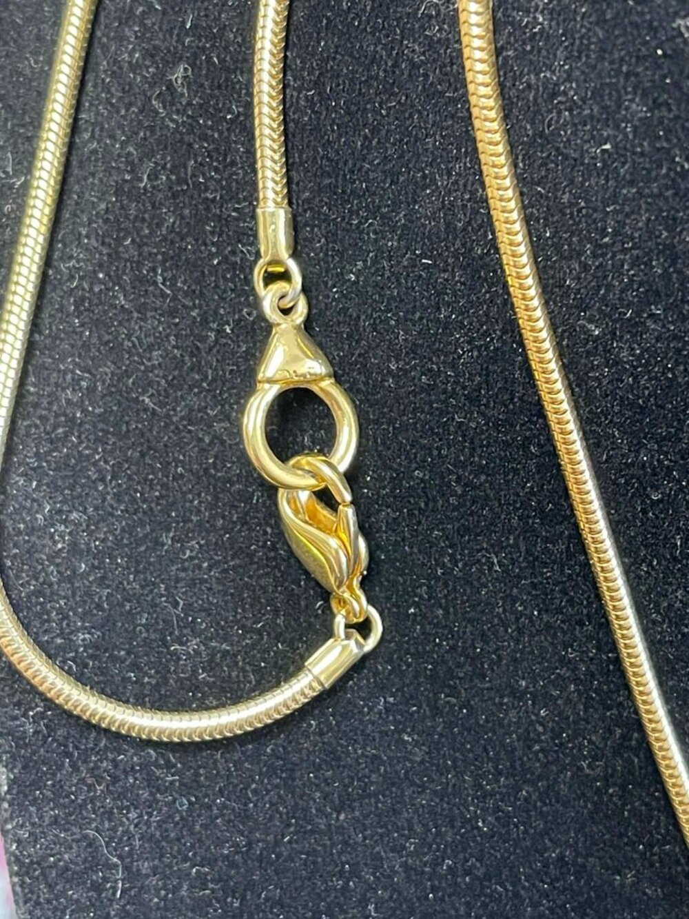 Vintage OCLI signed Gold Tone Necklace - Picture 2 of 3